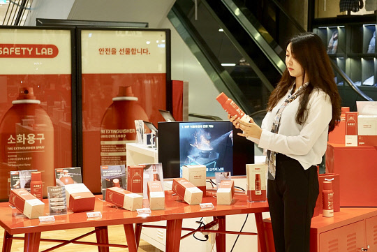 롯데백화점이 청량리점에서 화재방지용품을 판매하는 '세이프티랩' 팝업스토어를 연다. <롯데쇼핑 제공>